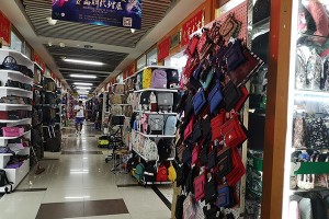 Yiwu bags suitcase market