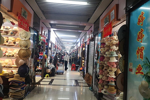 Yiwu cap market glove market Featured Image