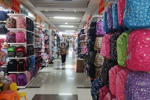Yiwu bags suitcase market